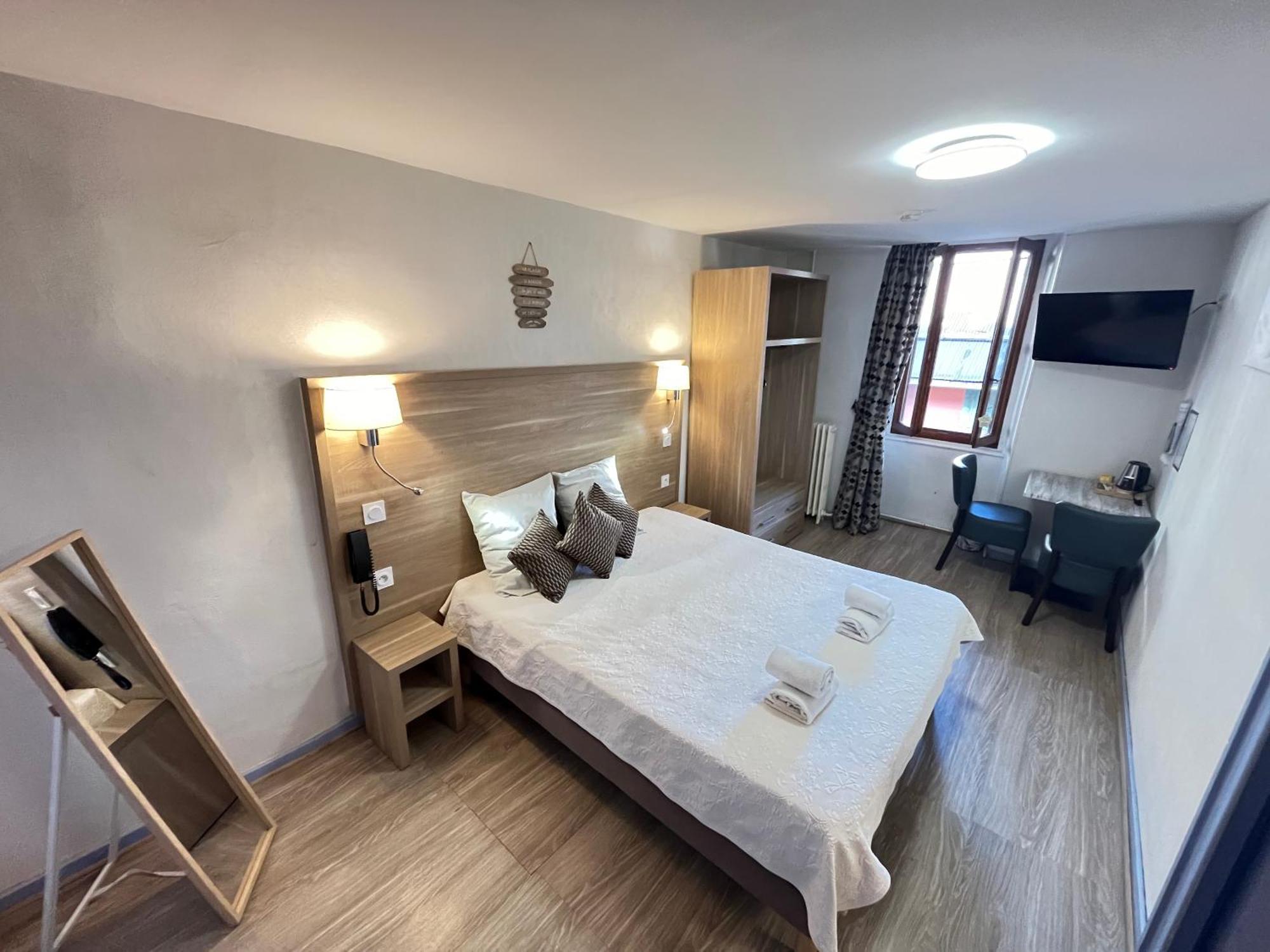Hotel Du Cheval Blanc Barcelonnette Eksteriør billede