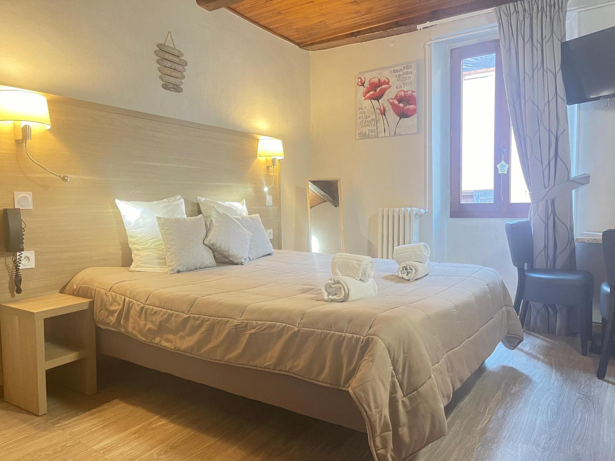 Hotel Du Cheval Blanc Barcelonnette Eksteriør billede