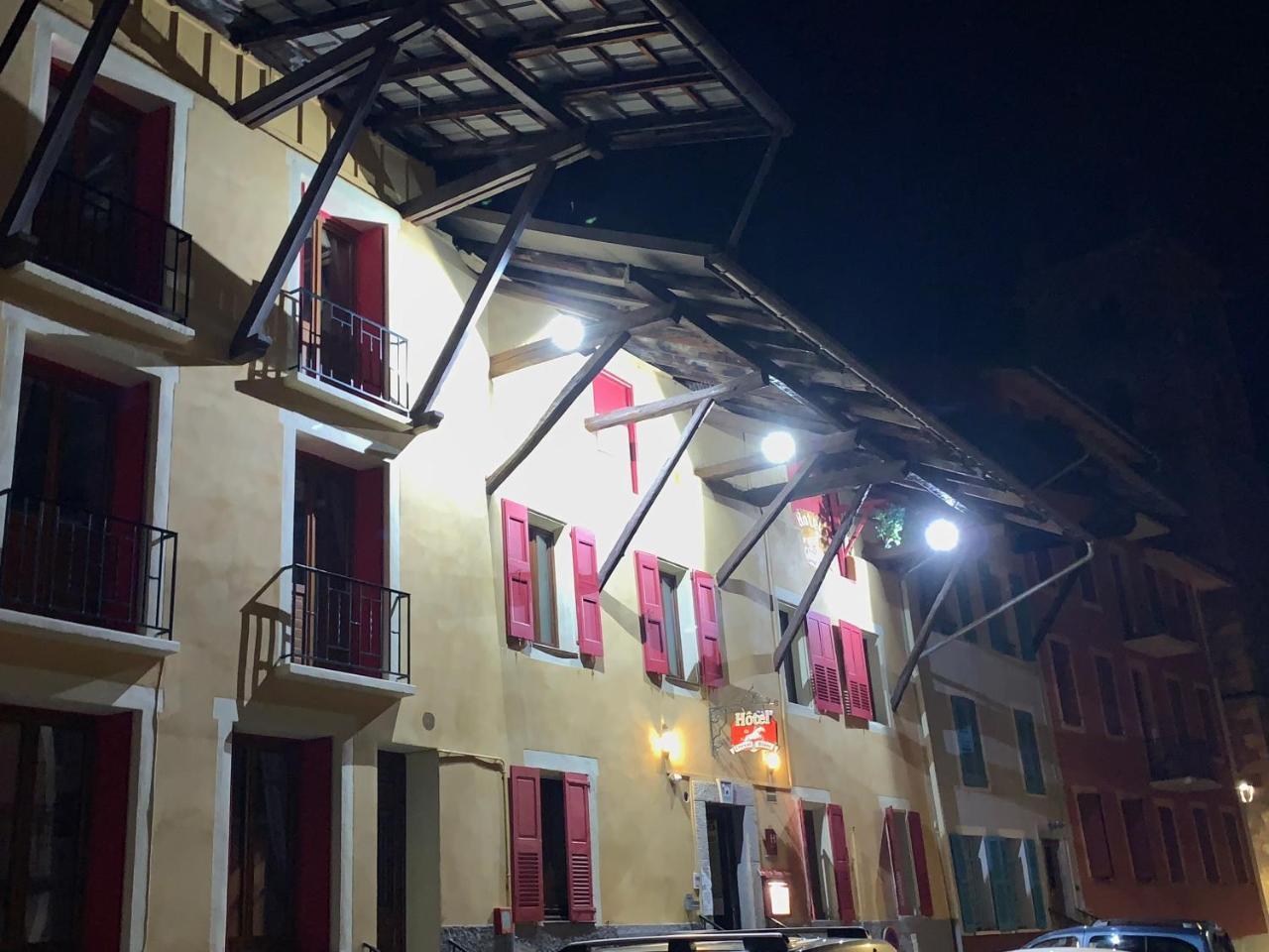 Hotel Du Cheval Blanc Barcelonnette Eksteriør billede
